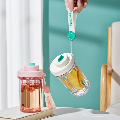 Novelty Gifts Portable Plastic Cup 530ml with Filter and Rope Lifting in 1 Color Printing