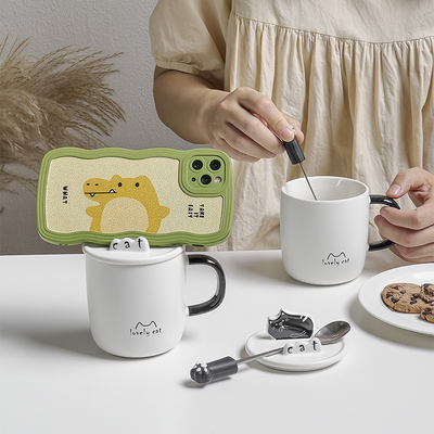 Employee Gift Idea Cartoon Cat Water Cup with Ceramic Spoon Lid and Phone Holder