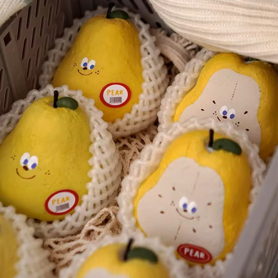 Yellow Pear Scented Candle Gift Box for Valentine's Day Cute Decoration 2024 Product