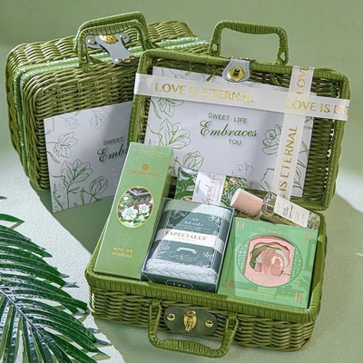 Green Vine Basket Handheld Gift Functional for Alumni Relations / Class Reunions