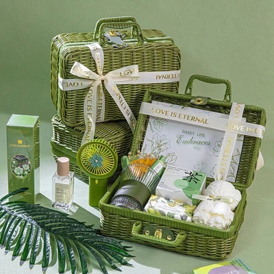 Green Vine Basket Handheld Gift Functional for Alumni Relations / Class Reunions