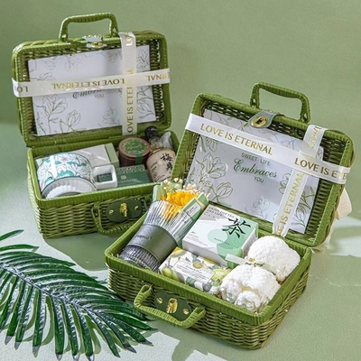 Green Vine Basket Handheld Gift Functional for Alumni Relations / Class Reunions