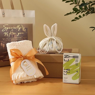 Targeting Travel Agencies Companion Gift Company's Employee Group Buying Welfare Gifts