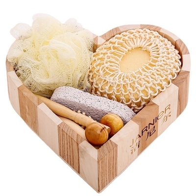 Hot Item for Year Gift Sword Set and Bathing Supplies in Heart Shaped Shower Gift Box