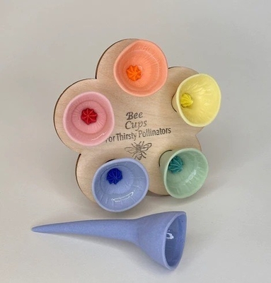 Customized Color Bee Hummingbird Water Dispenser Feed Resin Feed Cup for Outdoor Garden
