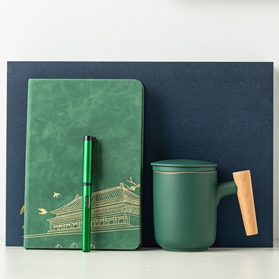 Novelty Gifts Ceramic Belt Filtered Tea Separation Office Cup Business Gift Set Wooden Handle Cup