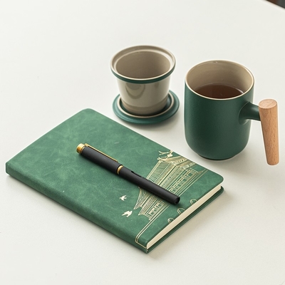 Novelty Gifts Ceramic Belt Filtered Tea Separation Office Cup Business Gift Set Wooden Handle Cup