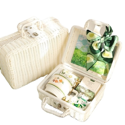 Customized Giveaway Gift Set Fresh Handbasket Souvenirs in Rattan Basket for Daily