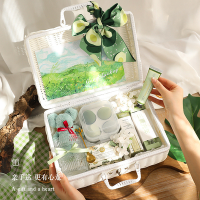 Customized Giveaway Gift Set Fresh Handbasket Souvenirs in Rattan Basket for Daily