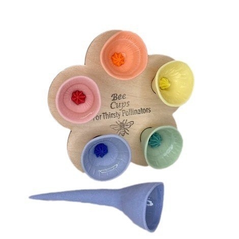 Customized Color Bee Hummingbird Water Dispenser Feed Resin Feed Cup for Outdoor Garden